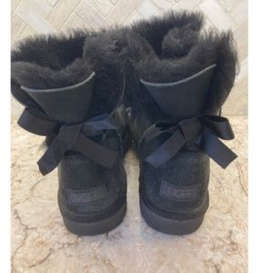 Ugg Bailey bow black size 9